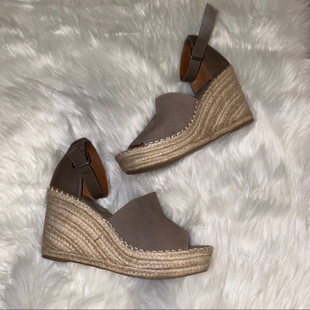 “Steve Madden” Taupe Wedges